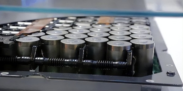 億緯鋰能第33工廠正式投產(chǎn)，首顆圓柱電池下線